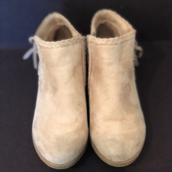 Girls Sugar Suede bootie with fringe and side zipper. Sand - Picture 4 of 5